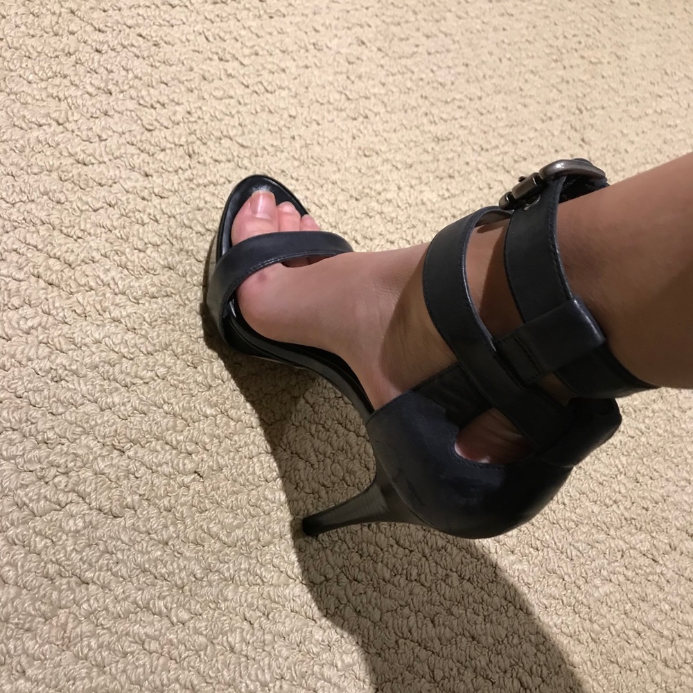 Guess Heels - Picture 6 of 7